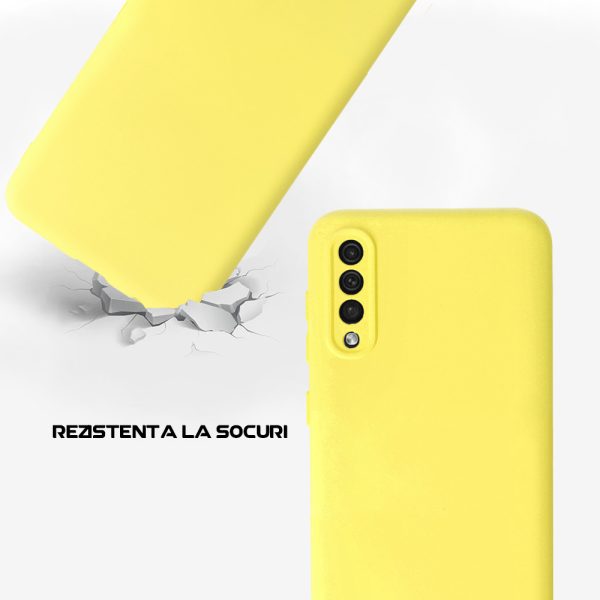 Husa Safe Flex compatibila cu Samsung Galaxy A50, Comando Fonix, Design Slim flexibil, Interior captusit cu microfibra, Anti soc, Silicon moale, Textura cu finisaj mat, Antiaderent, Galben3