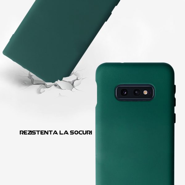 Husa Safe Flex compatibila cu Samsung Galaxy S10e, Comando Fonix, Design Slim flexibil, Interior captusit cu microfibra, Anti soc, Silicon moale, Textura cu finisaj mat, Antiaderent, Verde inchis3