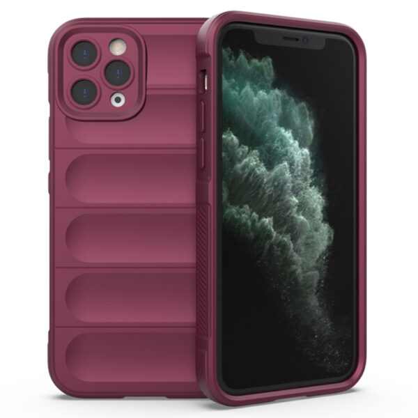 Husa Matte Waves pentru Apple iPhone 11 Pro, Camera Protect, Striatii laterale, Colturi intarite, Margini inaltate, Antialunecare, Antisoc, Silicon prietenos cu pielea, Visiniu